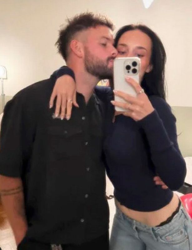 يشارك توم مان في X Factor ، صورة مع صديقته دانييل بعد ثلاث سنوات من وفاة الخطيبة