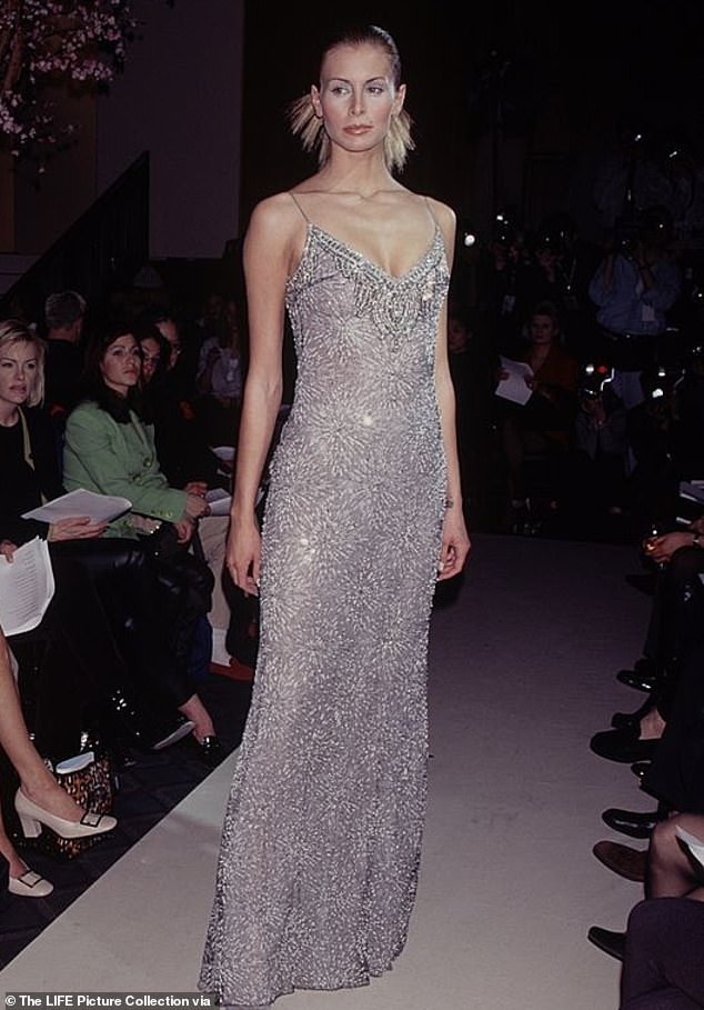 كان تايلور نجمًا كبيرًا. شوهد على المدرج في أوائل التسعينيات