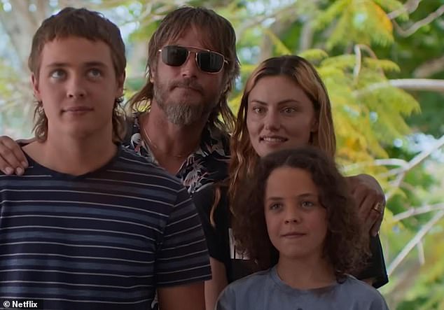 أصبح Boy Swallows Universe ناجحًا بين اللافتات منذ صدوره في يناير 2024