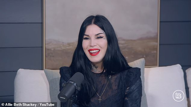 في حديثها عن اختيارها للتوجه إلى Faith ، شاركت نجمة تلفزيون الواقع السابقة على Relatable مع Allie Beth Stuckey Podcast في نوفمبر: 