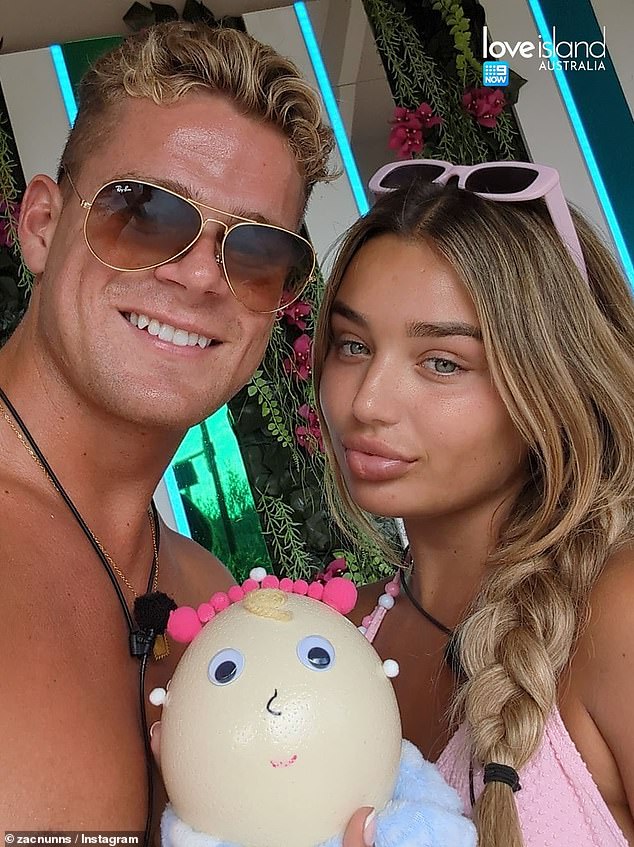 ويأتي ذلك بعد أن فتح زاك عن علاقته الصاخبة مع نجمه المشارك في جزيرة الحب لوسيندا سترافورد (في الصورة) خلال حلقة حديثة من The Trent and Zac Show Podcast