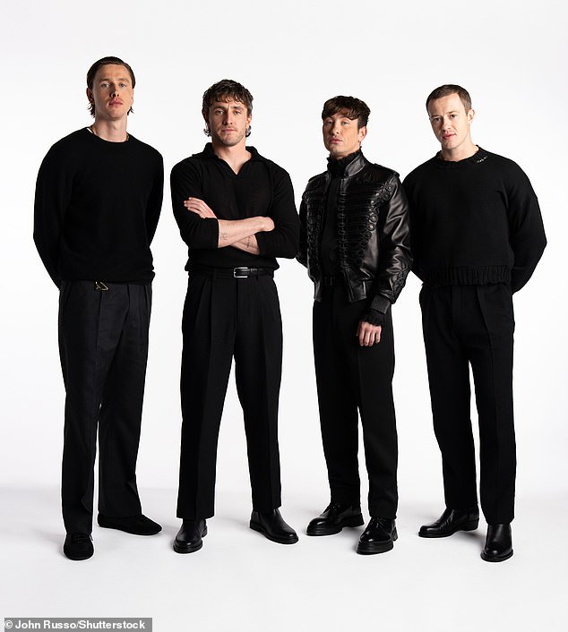 تم تأكيد فريق البيتلز القادم من Sam Mendes. ستنجم الأفلام الأربعة بول ميسكال (2nd ل) في دور بول مكارتني ، وهاريس ديكنسون (ل) في دور جون لينون ، وباري كيوغان (2nd R) في دور رينجو ستار ، وجوزيف كوين (ص) في دور جورج هاريسون