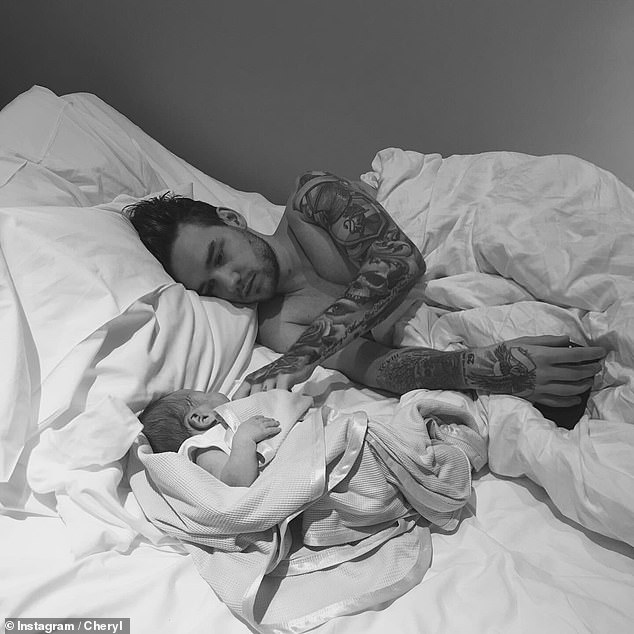 كشفت ديلي ميل في مايو أن شيريل تم تكليفها بحماية ثروة ليام حتى يكبر ابنهم (في الصورة في شيريل شريعة من ليام وبير ، بعد وفاته)