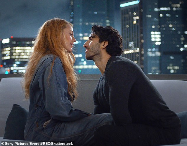 تم تصوير ليفن وجوستين بالدوني في فيلمهما 2024 ينتهي معنا