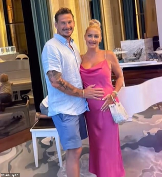 في شهر يونيو ، أعلن لي عن الأخبار بأنه من المقرر أن يصبح أبًا مرة أخرى ، عندما كشف أن Verity كان يتوقع طفلهما الرابع معًا