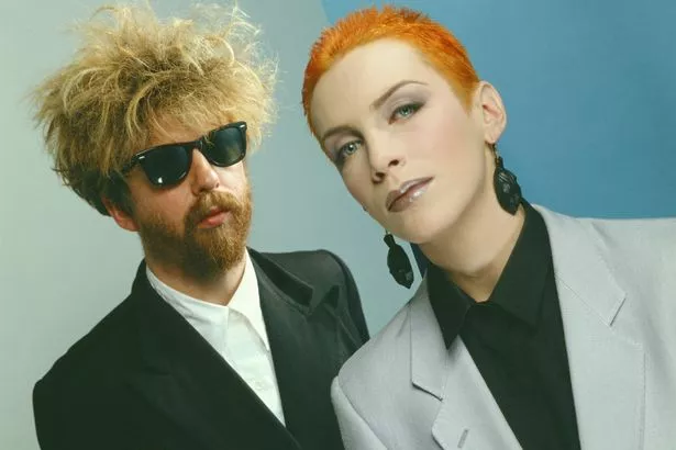 ديف ستيوارت وآني لينوكس في Eurythmics في عام 1983