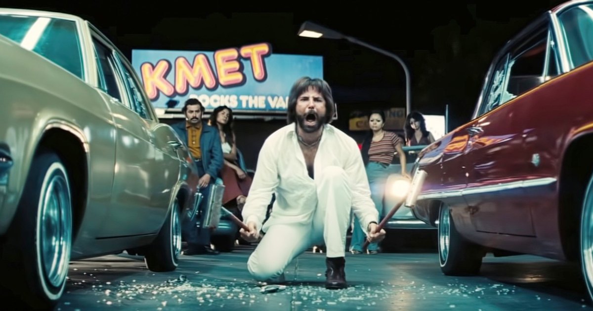 برادلي كوبر في بيتزا عرق السوس