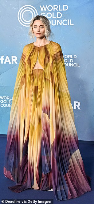 وشعرت باريس بالغضب بعد أن ألمح كولمان دومينغو - الذي يجسد دور جدها الأكبر جو جاكسون - إلى أنها