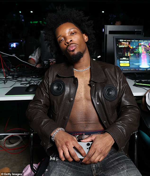 لم يتم إجراء أي اعتقالات ، ولم يتم تسمية أي مشتبه بهم أو أشخاص ذوي اهتمام. جمعت صفحتها GoFundMe 24،843 دولار حتى الآن ؛ شوهد D4VD مارس 2025