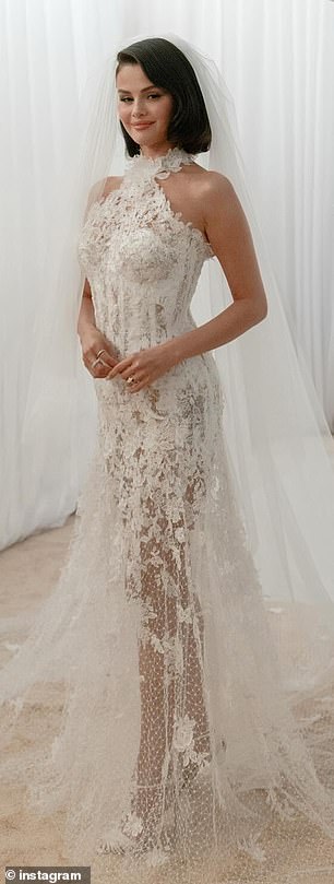 غرقت العروس الخجولة للصور في يومها الكبير