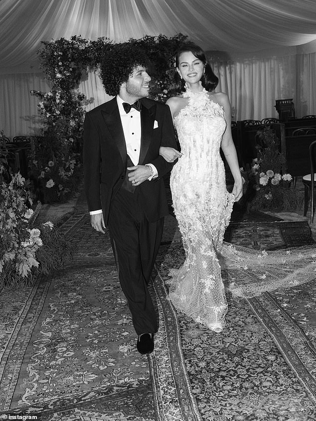 منحت الكاروسيل الواسعة المشجعين وصولًا كبيرًا إلى الاحتفالات وخيارات الزي