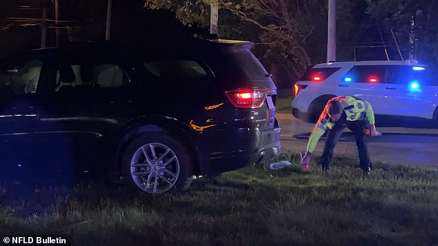 أظهرت الصور أعقاب التصادم ، مع ظهور ضابط التحقيق في المشهد