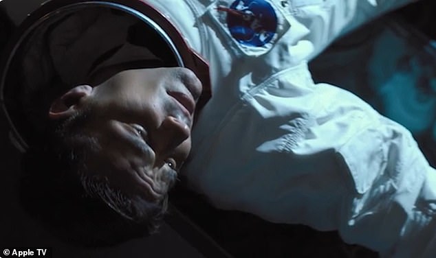 في خاتمة الموسم الأول الذي تمت مراجعته بشكل مخيف ، تم إطلاق النار على شخصية مارتن بطريق الخطأ خلال محاولة اغتيال فاشلة للرئيس ريتشارد نيكسون ، لذلك من غير الواضح ما إذا كان قد مات أو على قيد الحياة بعد Cliffhanger