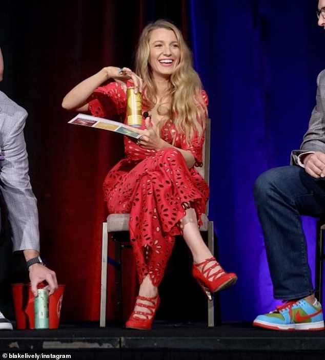 احتوت المظهر أيضًا