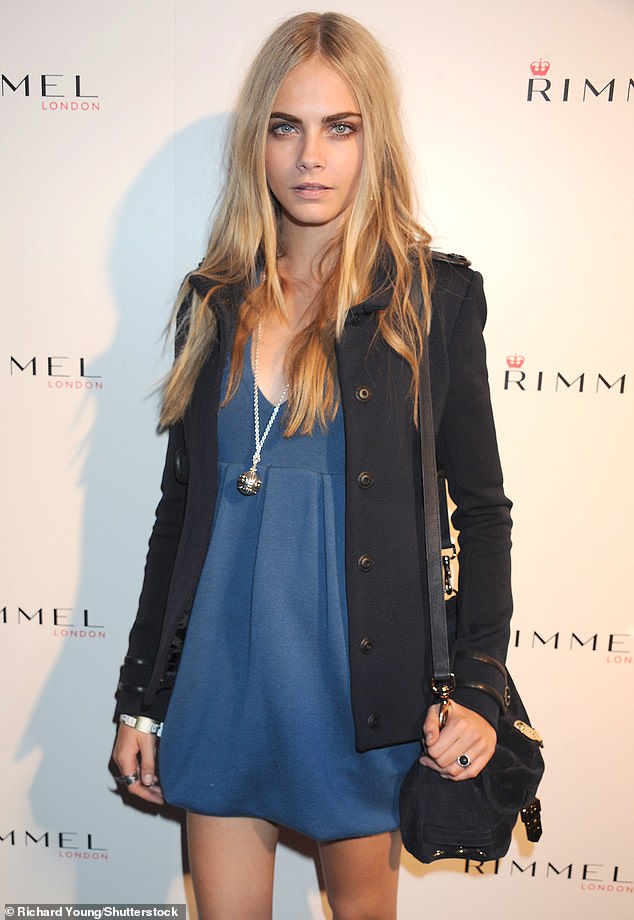 لم يتم اكتشاف كارا حتى سن المراهقة المتأخرة ، عندما شوهدت في عام 2009 عن عمر 17 عامًا من قبل مؤسس العاصفة سارة دوكاس ، التي اكتشفت كيت موس (شوهد في عام 2011)