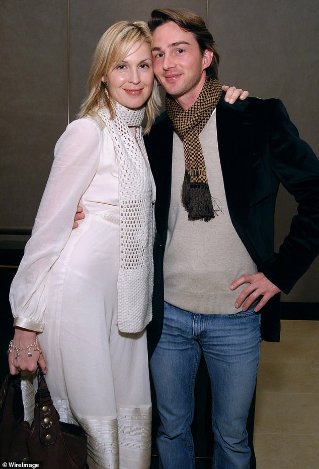 تشارك الممثلة في هوليوود طفلين ، ابن هيرميس ، 17 عامًا ، وابنته هيلينا ، 15 عامًا ، مع رجل الأعمال الألماني السابق دانيال ، 50 (في الصورة كيلي ودانييل في عام 2006)