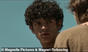 يلعب يسوع الشاب من قبل الممثل البريطاني نوح جوبي ، المعروف بأفلام المكان الهادئ والعجب