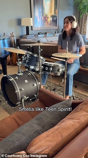 واعترف لفرل ويليامز بأن طبله من تلك العصر من فرقة روك الجرونج قد سرقت جميعها من فرق الديسكو