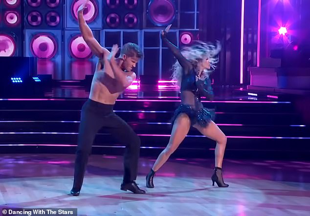 كما عرض روبرت 