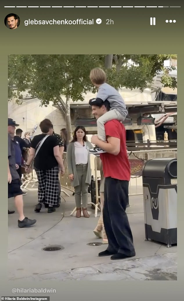 شارك كل من هيلاريا وشريكها في الرقص لقطات الرحلة إلى وسائل التواصل الاجتماعي الأربعاء