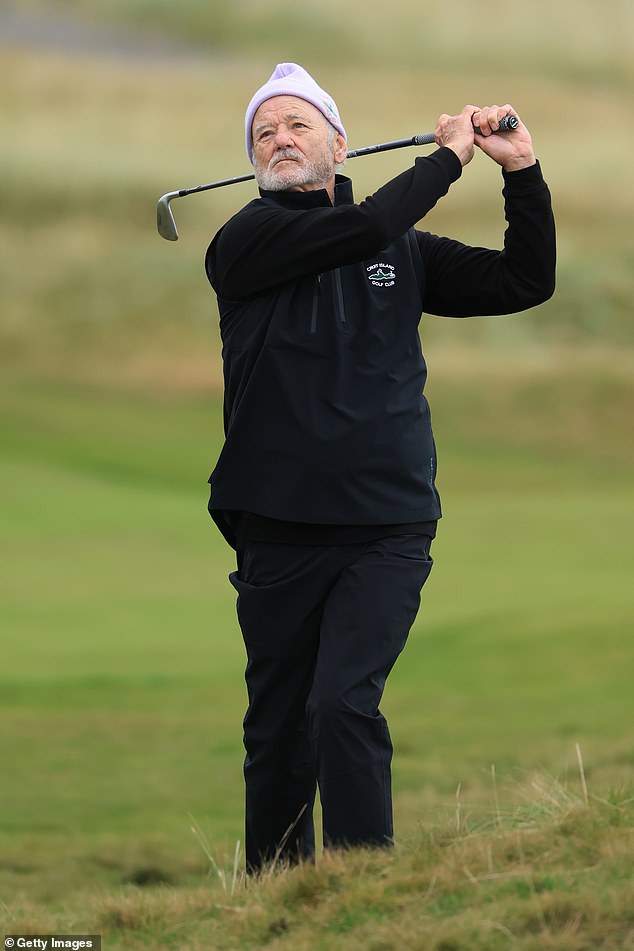 انضم إلى عائلة موراي الممتدة ، وأصدقاء المشاهير ، ورفيق الغولف منذ فترة طويلة توم كوين ، يرى بيل بيل يسافر عبر كل من أيرلندا الشمالية وجمهورية أيرلندا