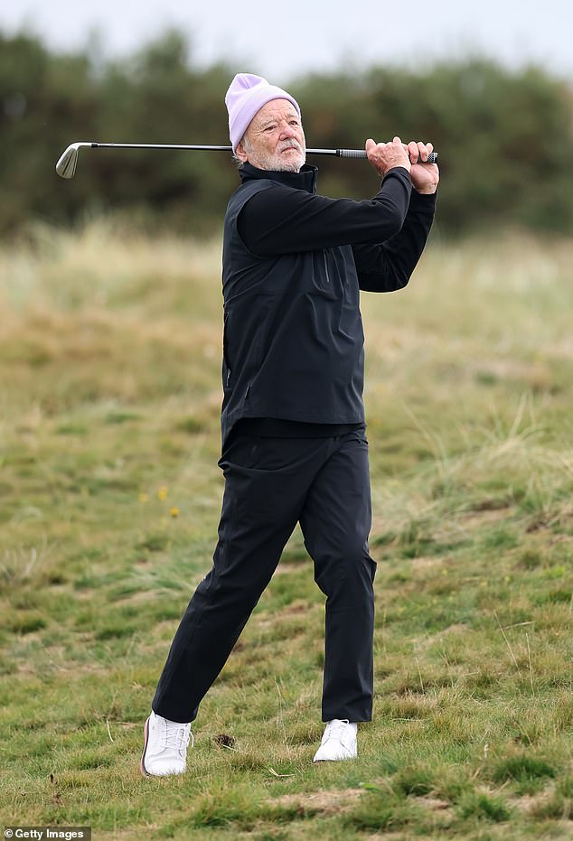 البطولة ، التي ترى بانتظام النجوم مقترنة مع لاعبي الغولف المحترفين للعب عبر ثلاث دورات ، بدأت يوم الخميس يوم الخميس