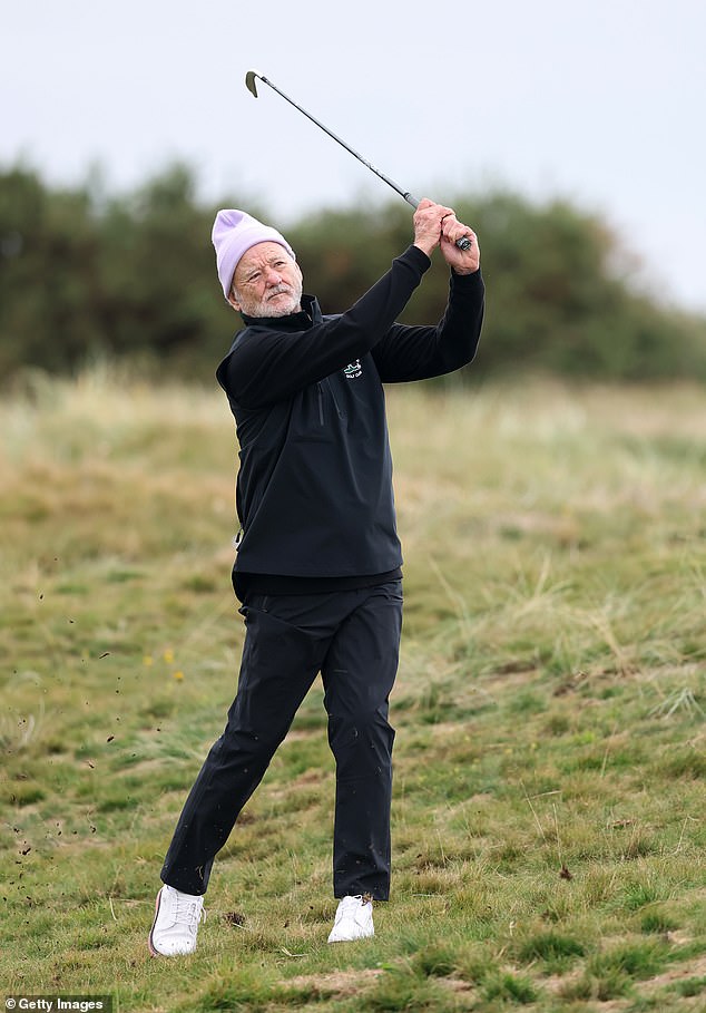 قام مرشح أوسكار أيضًا بتوجيه شغفه بالرياضة إلى سلسلة جديدة من بي بي سي ، والتي ستشاهده في رحلة برية حول أيرلندا لزيارة ملاعب الغولف الأكثر شهرة في البلاد