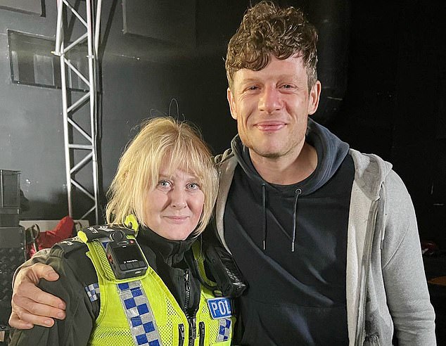 حصلت سارة لانكشاير، النجمة المشاركة في فيلم Norton's Happy Valley، على ائتمان المنتج التنفيذي في العرض
