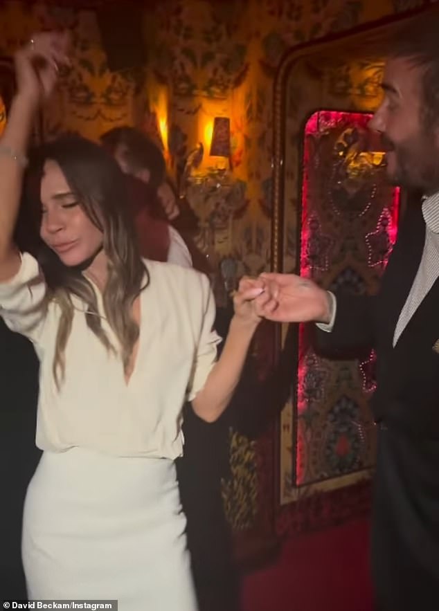 انتقل ديفيد إلى Instagram يوم الخميس، حيث شارك مقطعًا رائعًا له وهو يرقص مع فيكتوريا خلال العرض الأول لها