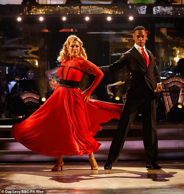 لقد اشتركت في Strictly وهي تبلغ من العمر 62 عامًا في محاولة