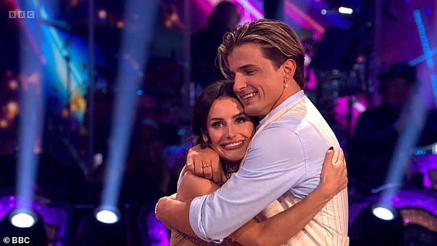 The Strictly Professional، 27 عامًا، تشترك حاليًا مع نجمة Love Island السابقة Amber Davies، 29 عامًا، في سلسلة مسابقة الرقص لهذا العام