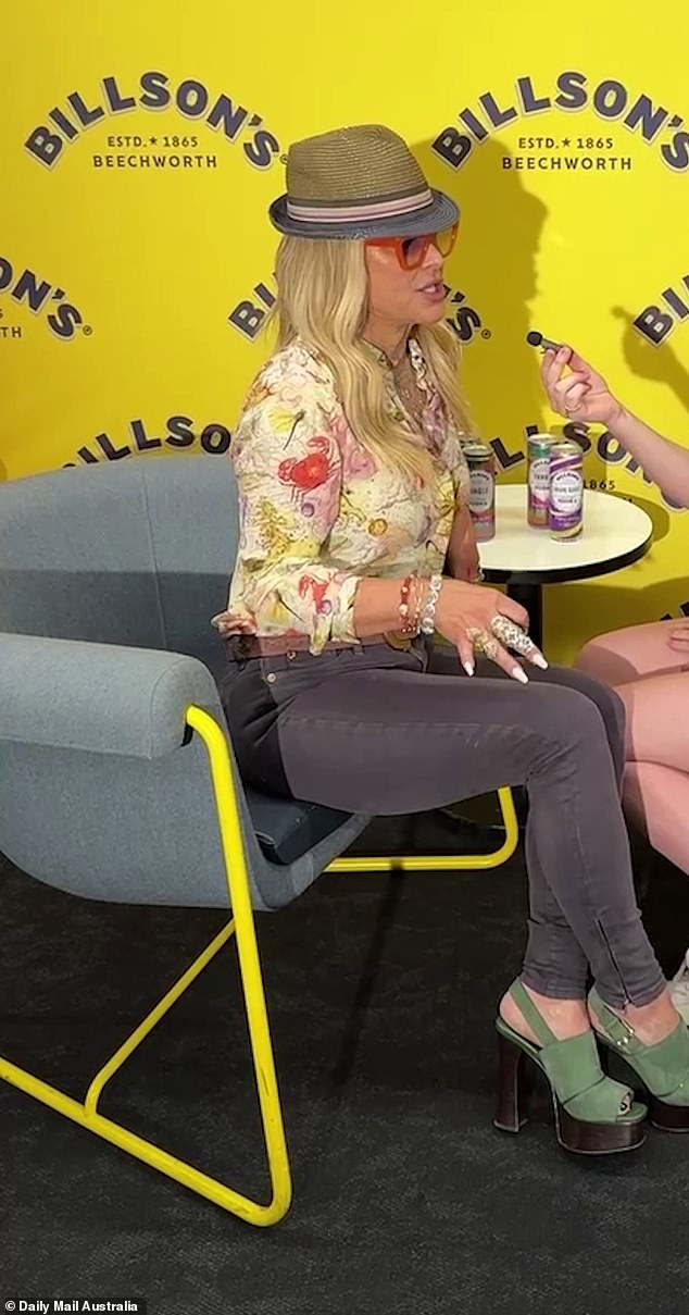 كشفت صانعة أغاني I'm Outta Love حصريًا لصحيفة ديلي ميل في الحدث أنها كانت تحب وقتها في Down Under - وكان لديها مطعم مفضل في سيدني