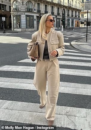 في منشور Instagram الجديد، شاركت مولي سلسلة من لقطات 