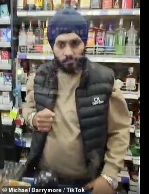 لا يوجد حاليًا قانون في المملكة المتحدة يحظر كمية السجائر التي يمكن للفرد شراؤها في المرة الواحدة