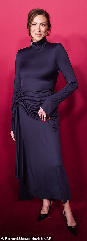 كانت نجمة Vanderpump Rules، ستاسي شرودر، البالغة من العمر 37 عامًا، بمثابة رؤية في فستان أرجواني برقبة السلحفاة