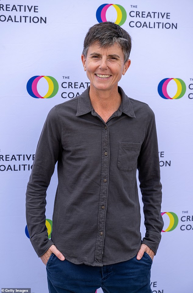 Notaro في حفل توزيع الجوائز الإنسانية السنوية الحادية عشرة للتحالف الإبداعي في مطعم Craig's في سبتمبر في غرب هوليود