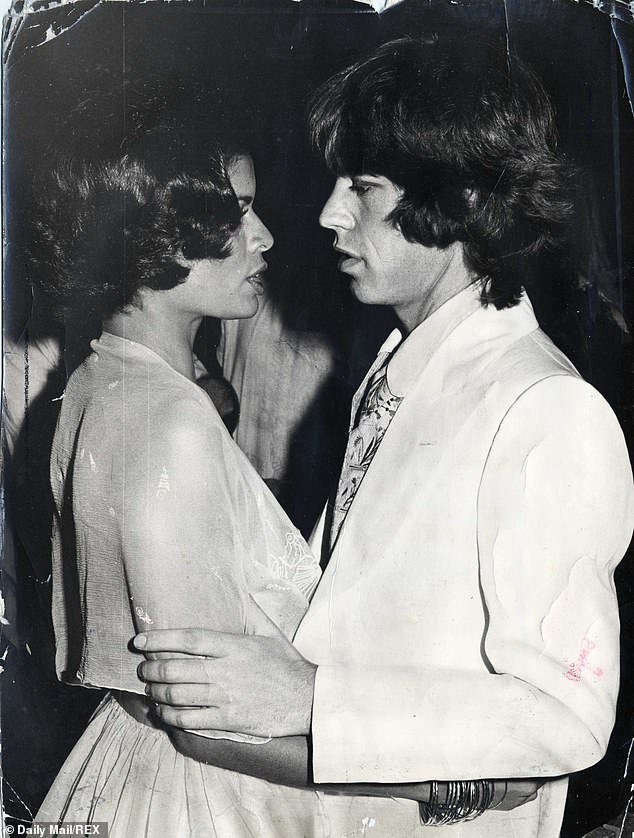 كانت بيانكا متزوجة من ميك في الفترة من 1971 إلى 1978، وأنجبا معًا ابنة جايد، 53 عامًا (في الصورة عام 1980).