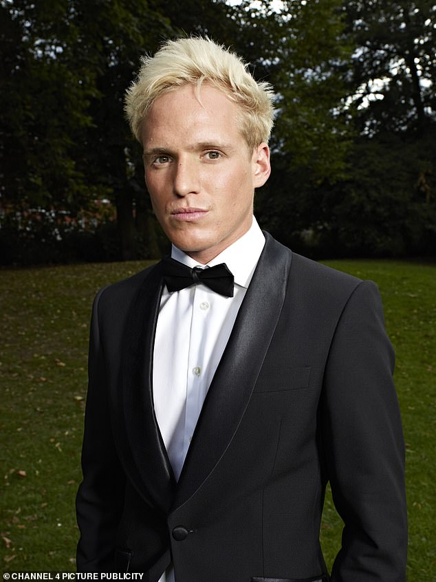 وأوضح جيمي أن معاناته تفاقمت عندما انضم إلى Made In Chelsea في عام 2011 عندما كان يبلغ من العمر 23 عامًا (في الصورة) حيث أصبح الطعام وسيلته الوحيدة