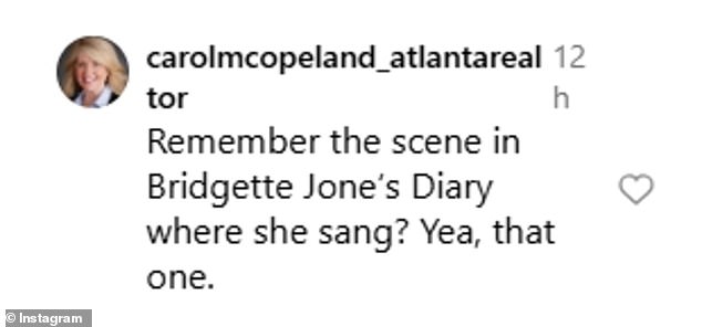 وزعمت تعليقات أخرى على إنستغرام أنها بدت وكأنها تؤدي الكاريوكي وهي في حالة سكر، في حين شبه آخر غناءها بمشهد مشهور في مذكرات بريدجيت جونز عام 2001، عندما تغني رينيه زيلويغر وهي في حالة سكر.