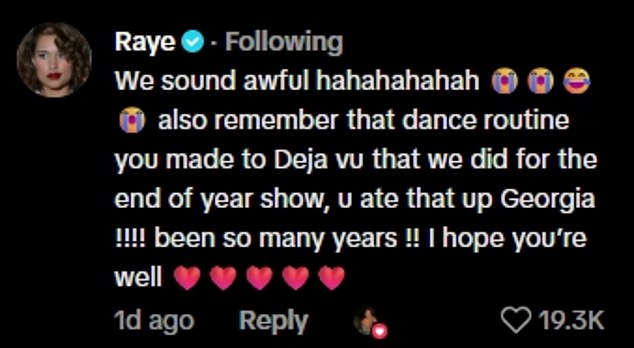 ثم شاركت راي سعادتها بالانفجار غير المتوقع من الماضي، مازحة في التعليقات التي بدت 