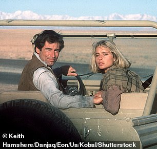 تيموثي دالتون ومريم في فيلم The Living Daylights عام 1987