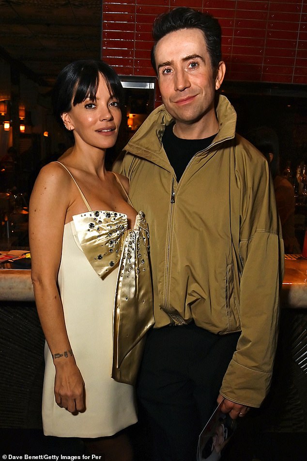 بدا Nick Grimshaw أنيقًا في سترة كاكي