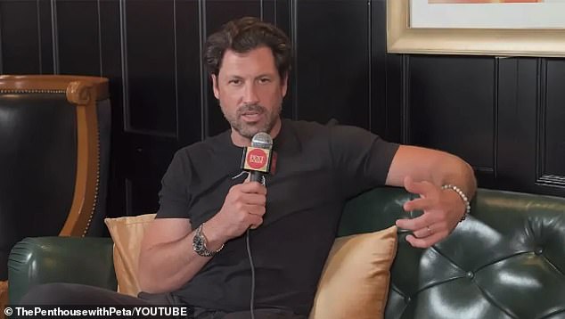 وفي حديثه عن بودكاست The Penthouse With Peta للزوجة بيتا مورغاترويد يوم الجمعة، قال محترف DWTS السابق، البالغ من العمر 45 عامًا: