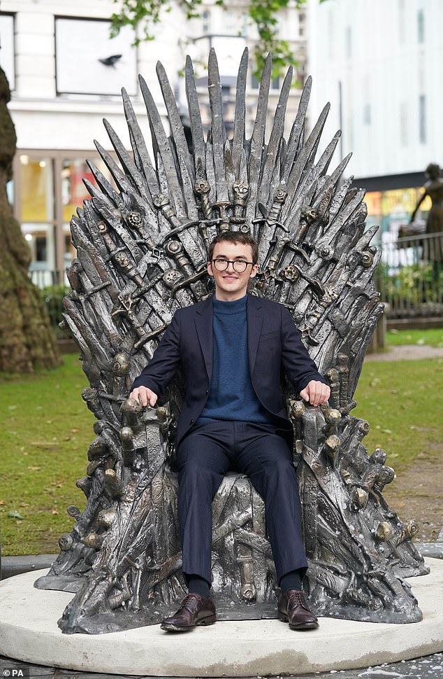 لا يزال إسحاق يواصل الاستفادة من دوره الشهير، حيث يروج لمسلسل Game Of Thrones في منشور على Instagram، ويحضر مؤتمرات المعجبين لمناقشة دوره في العرض.