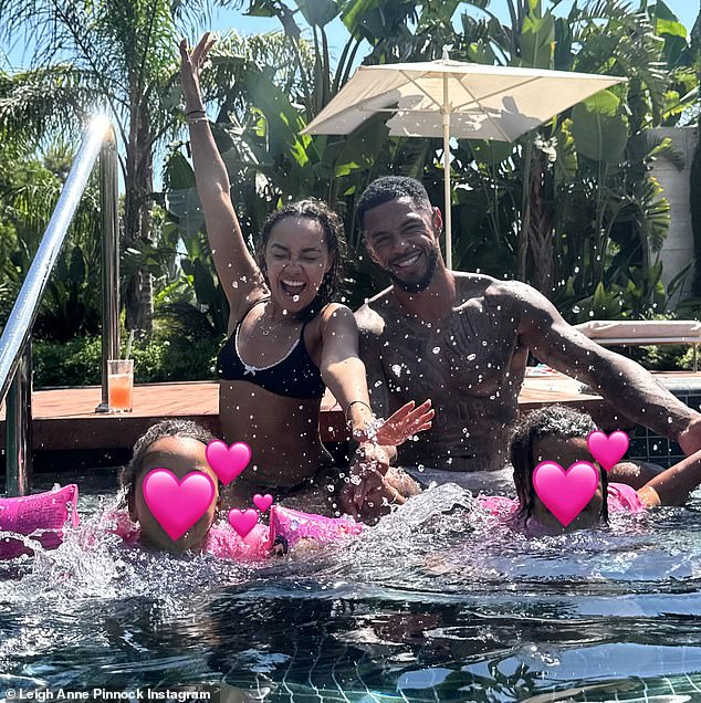 تزوجت المغنية من حبيبها لاعب كرة القدم أندريه في يونيو 2023 بعد الترحيب بتوأمهما معًا في أغسطس 2021.