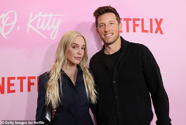 التقى كوبر بمنتج أفلام هوليوود مات كابلان في عام 2020. وكانا مخطوبين في مارس 2023 وتزوجا في أبريل 2024 (شوهد في مايو 2023).