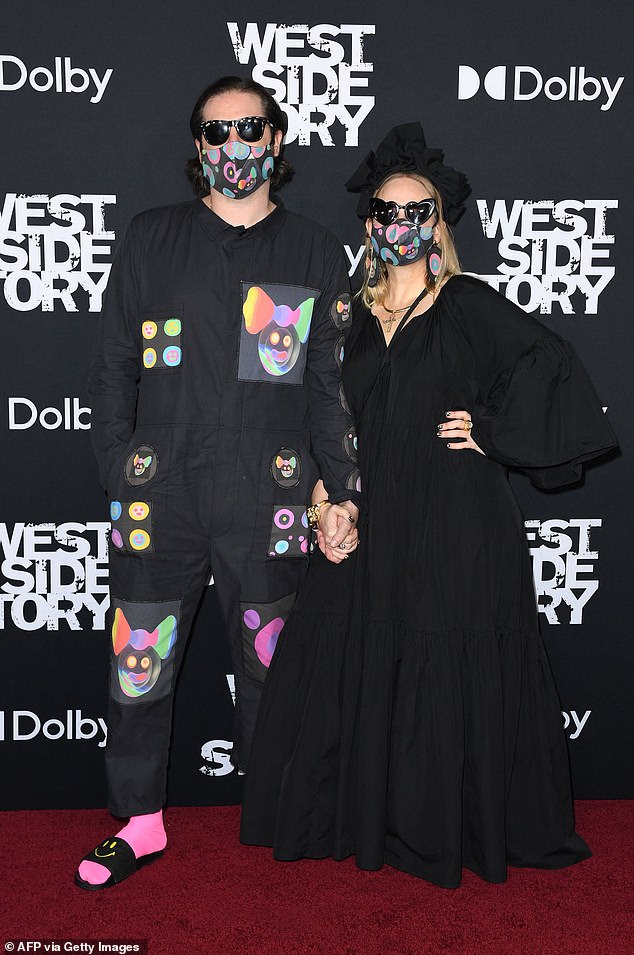 معركة حضانة المغنية سيا مع زوجها المنفصل عنها دانييل بيرناد على ابنهما الصغير سومي أصبحت سيئة. تم تصويره في لوس أنجلوس في ديسمبر 2021