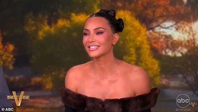 لا يزال يتعين علي اجتياز امتحان المحاماة، لكننا سنكتشف ذلك خلال أسبوع. صلوا لأجلي. هل يمكن للجميع أن يصلوا من أجلي؟ لو سمحت!' توسل كيم