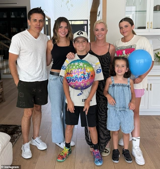 الزوجان المنفصلان لديهما أيضًا ثلاثة أطفال: سليت، 13 عامًا، كروز، 11 عامًا، ودوف، خمسة أعوام. وهو أيضًا والد بيلا، 15 عامًا، من علاقة سابقة