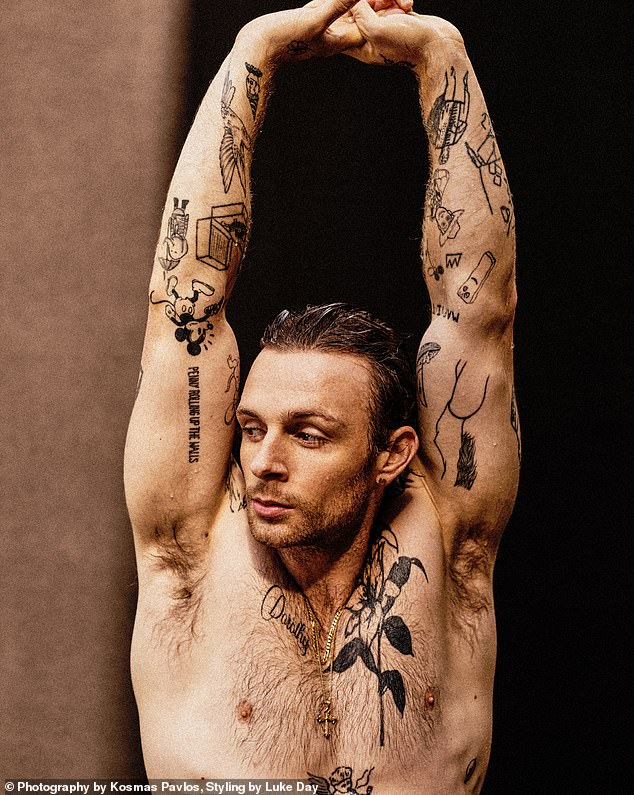 خلال المقابلة المصاحبة، تحدث توم عن كيف ساعدت اللياقة البدنية في تغيير جسده وصحته العقلية بعد فترة من الإفراط في شرب الخمر والعادات غير الصحية.